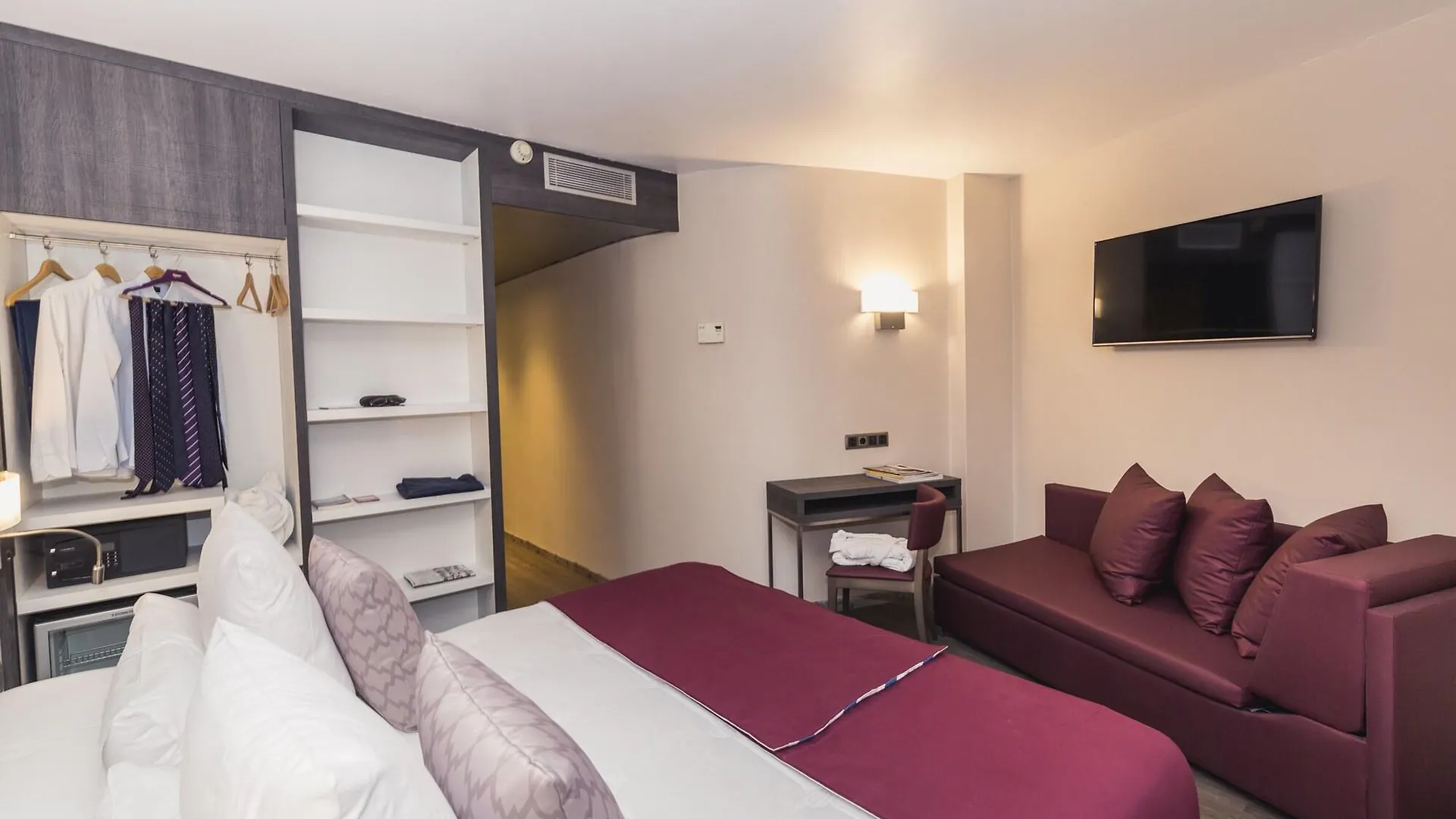 Hotel Ronda Lesseps Barcelona 4*,  Spain